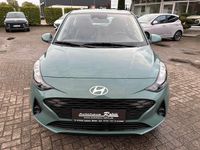 Neu Hyundai i10 Select 67 PS (49 kW) 2025 Mangrove green Kleinwagen