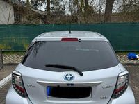 Gebraucht Toyota Yaris 75 PS (55 kW) 2013 Grau Kleinwagen