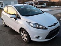 Gebraucht Ford Fiesta 65 PS (47 kW) 2012 Weiß Kleinwagen