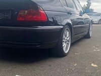 Gebraucht BMW 320 Basis 150 PS (110 kW) 1998 Blau Limousine