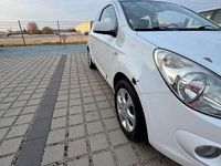 Gebraucht Hyundai i20 72 PS (52 kW) 2010 Weiß Kleinwagen