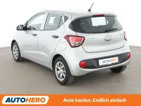 Gebraucht Hyundai i10 Basis 67 PS (49 kW) 2017 Silber Kleinwagen