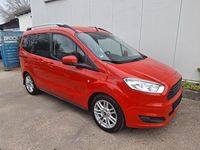 Gebraucht Ford Tourneo Courier Titanium 101 PS (74 kW) 2016 Race red Van / Kleinbus