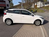 Gebraucht Hyundai i20 Classic 75 PS (55 kW) 2016 Weiß Limousine