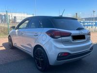 Gebraucht Hyundai i20 101 PS (74 kW) 2020 Silber Kleinwagen