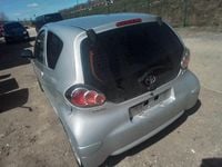 Gebraucht Toyota Aygo 68 PS (50 kW) 2011 Silber Kleinwagen