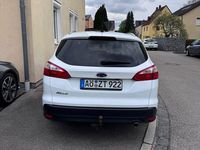 Gebraucht Ford Focus 140 PS (102 kW) 2014 Weiß Limousine