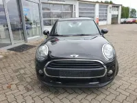 Gebraucht Mini ONE 102 PS (75 kW) 2017 Midnight black metallic Kleinwagen