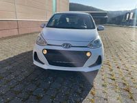 Gebraucht Hyundai i10 67 PS (49 kW) 2017 Weiß Kleinwagen