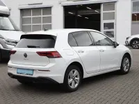 Gebraucht VW Golf VIII R 131 PS (96 kW) 2023 Oryxweiß perlmutteffekt Limousine