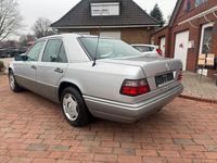 Gebraucht Mercedes E220 150 PS (110 kW) 1995 Grau Limousine