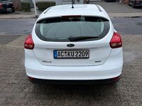 Gebraucht Ford Focus 125 PS (91 kW) 2014 Weiß Limousine