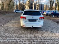 gebraucht Toyota Avensis Combi 2,2-l-D-4D -Navi/Tempomat/AHK/Blue