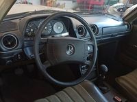 Gebraucht Mercedes 200 94 PS (69 kW) 1976 Beige Limousine