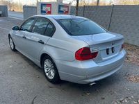 Gebraucht BMW 318 129 PS (94 kW) 2006 Silber Limousine