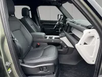 Gebraucht Land Rover Defender SE Dynamic 304 PS (223 kW) 2025 Pangea green SUV