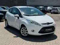Gebraucht Ford Fiesta Titanium 82 PS (60 kW) 2011 Weiß Kleinwagen