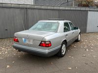Gebraucht Mercedes E420 279 PS (205 kW) 1995 Silber Limousine