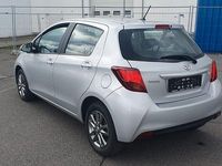 Gebraucht Toyota Yaris Comfort 99 PS (72 kW) 2016 Silber Limousine