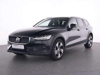 Gebraucht Volvo V60 CC Plus 197 PS (144 kW) 2023 Schwarz onyx black / metallic Kombi