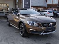 Gebraucht Volvo V60 CC Plus 150 PS (110 kW) 2018 700 twilight bronze metallic Kombi