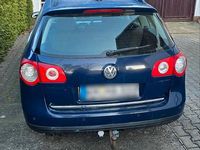 Gebraucht VW Passat 140 PS (102 kW) 2009 Blau Kombi