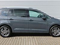Gebraucht VW Touran Highline 150 PS (110 kW) 2024 Delfingrau Van / Kleinbus