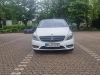 Gebraucht Mercedes B180 122 PS (89 kW) 2012 Weiß Kleinwagen