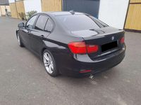 Gebraucht BMW 318 143 PS (105 kW) 2012 Schwarz Limousine