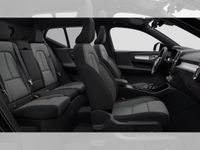 Neu Volvo XC40 Plus 163 PS (119 kW) 2025 Schwarz (onyx black / metallic) SUV