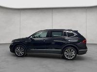 Gebraucht VW Tiguan Allspace Elegance 245 PS (180 kW) 2022 Deep black perleffekt SUV