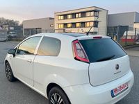 Gebraucht Fiat Punto Young 77 PS (56 kW) 2015 Weiß Kleinwagen