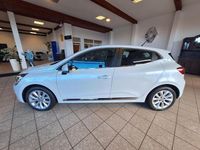 Gebraucht Renault Clio V Intens 140 PS (102 kW) 2022 Weiß Limousine