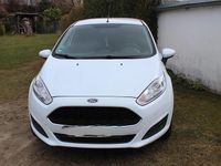 Gebraucht Ford Fiesta 74 PS (54 kW) 2017 Weiß Kleinwagen