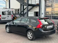 Gebraucht Volvo V60 Business Edition 163 PS (119 kW) 2015 Schwarz Kombi