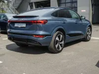 Neu Audi Q6 Sportback e-tron Business 225 kW (306 PS) 2026 Blau SUV