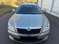 Gebraucht Skoda Octavia Elegance 105 PS (77 kW) 2011 Beige Kombi
