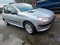 Gebraucht Peugeot 206 60 PS (44 kW) 1999 Silber Kleinwagen