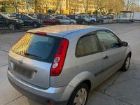 Gebraucht Ford Fiesta 60 PS (44 kW) 2006 Silber Kleinwagen