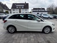 Gebraucht Mercedes B180 109 PS (80 kW) 2017 Weiß Van / Kleinbus