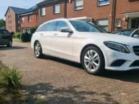 Gebraucht Mercedes C180 156 PS (114 kW) 2018 Weiß Kombi