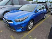 Gebraucht Kia Ceed Comfort 160 PS (117 kW) 2023 Blue flame met. Kleinwagen