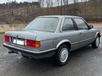 Używany BMW 320 129 KM (94 kW) 1986 Szary Coupe