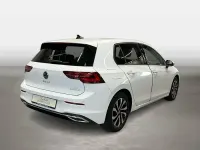 Gebraucht VW Golf VIII Active 150 PS (110 kW) 2022 Pure white Limousine