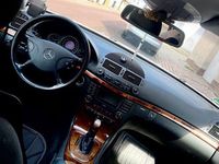 Gebraucht Mercedes E200 Elegance 163 PS (119 kW) 2002 Silber Limousine