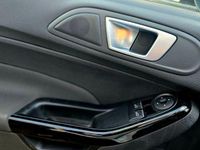 Gebraucht Ford Fiesta Trend 101 PS (74 kW) 2017 Weiß Kleinwagen