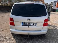 Gebraucht VW Touran 105 PS (77 kW) 2023 Silber Van / Kleinbus