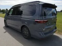 Neu VW California Beach 150 PS (110 kW) 2026 Grau Van