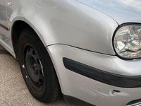 Second-hand VW Golf IV 75 CP (55 kW) 2002 Argintiu Berlinǎ