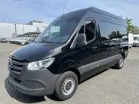 Gebraucht Mercedes Sprinter 170 PS (125 kW) 2025 Schwarz/baltic black Van